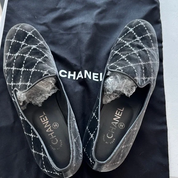 Chanel pre loved CC smoking slippers. Size 39.5 - Picture 4 of 7